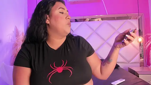 Snapshot of Dojaaiisha chatting on 02-12-26, 11:26 Dojaaiisha online show from 02-12-26, 11:26