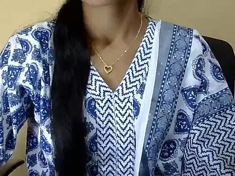 Snapshot of Khushi_v chatting on 02-27-26, 05:24 Khushi v online show from 02-27-26, 05:24