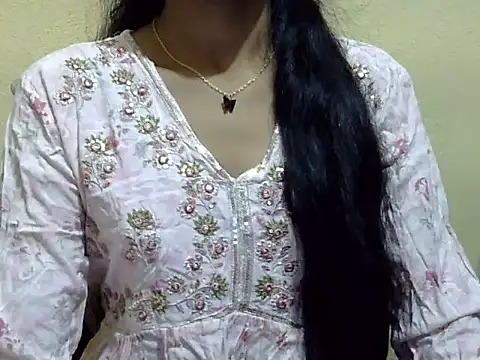 Snapshot of Khushi_v chatting on 02-14-26, 02:39 Khushi v online show from 02-14-26, 02:39