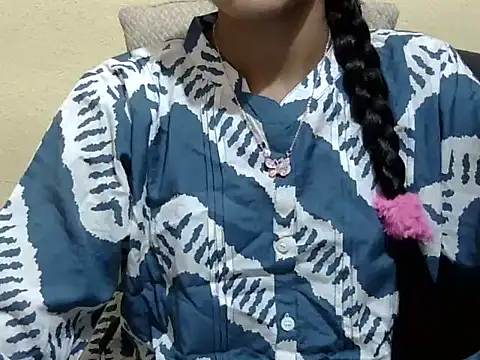 Snapshot of Khushi_v chatting on 02-05-26, 02:13 Khushi v online show from 02-05-26, 02:13