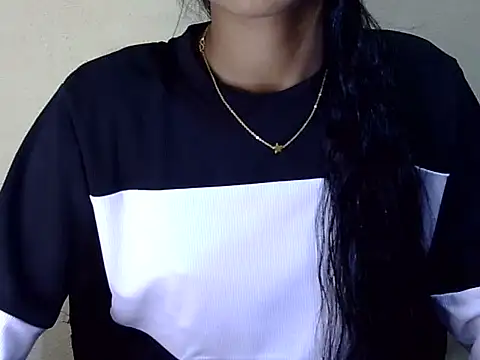 Snapshot of Khushi_v chatting on 02-07-26, 02:36 Khushi v online show from 02-07-26, 02:36