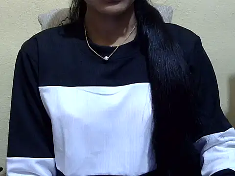 Snapshot of Khushi_v chatting on 02-15-26, 02:27 Khushi v online show from 02-15-26, 02:27