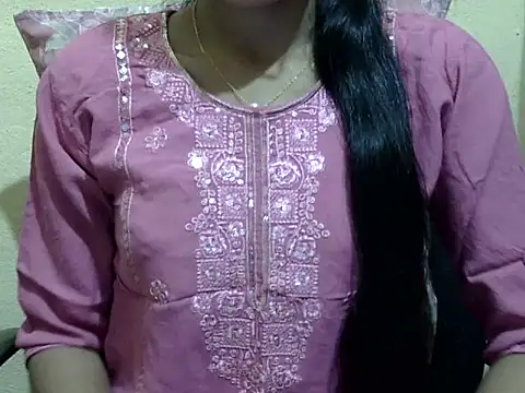 Snapshot of Khushi_v chatting on 02-17-26, 03:20 Khushi v online show from 02-17-26, 03:20