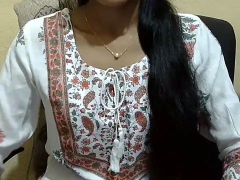 Snapshot of Khushi_v chatting on 02-16-26, 03:32 Khushi v online show from 02-16-26, 03:32