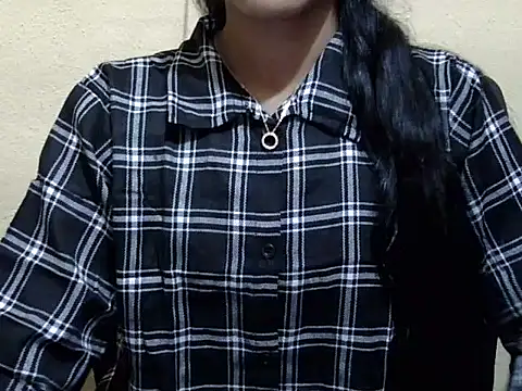 Snapshot of Khushi_v chatting on 02-12-26, 03:12 Khushi v online show from 02-12-26, 03:12