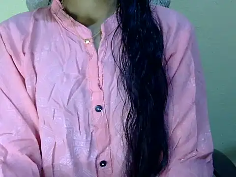 Snapshot of Khushi_v chatting on 02-06-26, 03:30 Khushi v online show from 02-06-26, 03:30