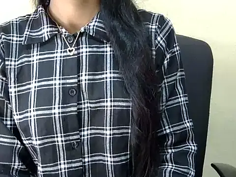 Snapshot of Khushi_v chatting on 02-25-26, 08:25 Khushi v online show from 02-25-26, 08:25