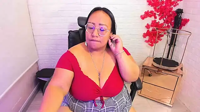 Snapshot of Shara_Oz chatting on 05-12-26, 12:55 Shara Oz online show from 05-12-26, 12:55