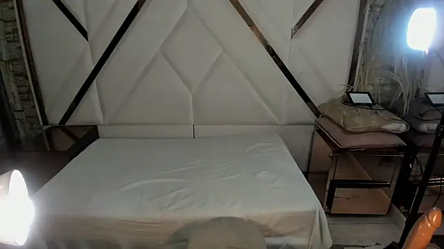 Shara Oz online show from 02-13-26, 03:39