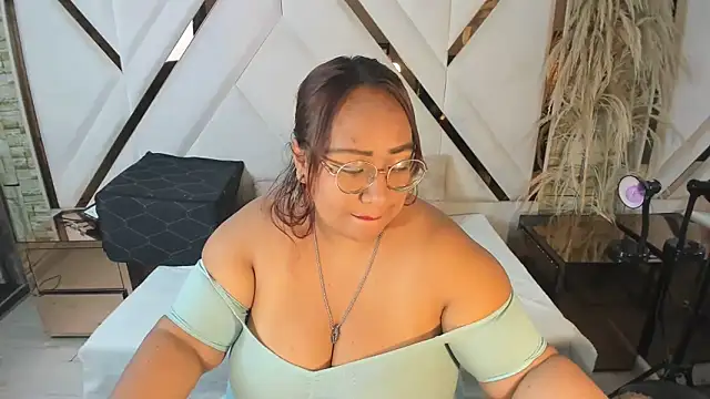 Shara Oz online show from 04-02-26, 03:13