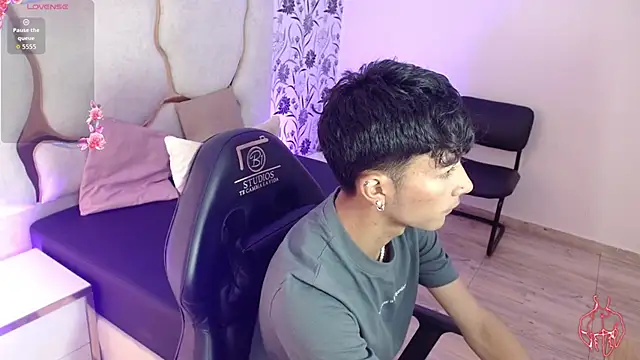 Snapshot of osamu_tay chatting on 02-08-26, 11:52 osamu tay online show from 02-08-26, 11:52