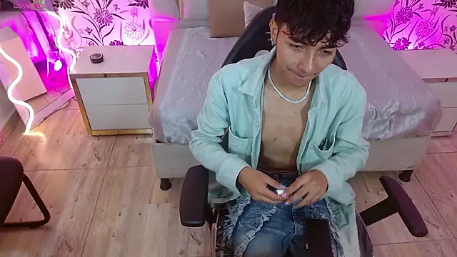 Snapshot of osamu_tay chatting on 02-14-26, 11:54 osamu tay online show from 02-14-26, 11:54