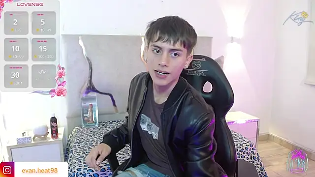 Snapshot of EVAN_TAY chatting on 02-16-26, 03:16 EVAN TAY online show from 02-16-26, 03:16