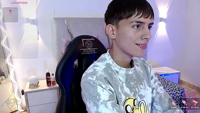 Snapshot of EVAN_TAY chatting on 02-11-26, 03:06 EVAN TAY online show from 02-11-26, 03:06