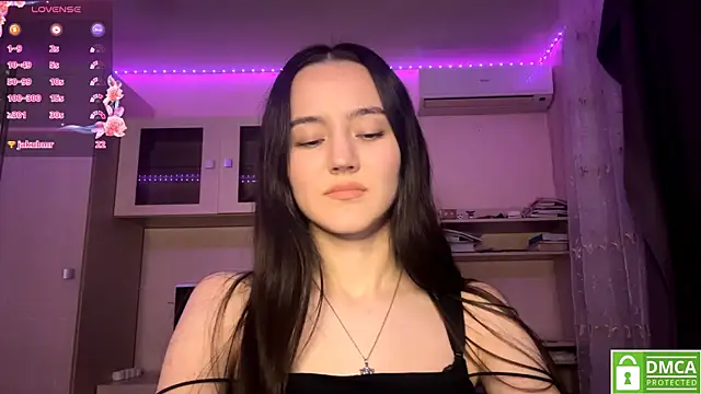 Snapshot of Kiaicatie chatting on 06-17-26, 05:34 Kiaicatie online show from 06-17-26, 05:34