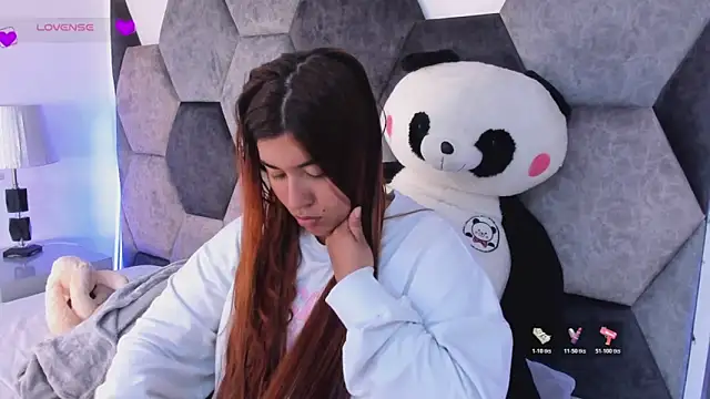 Snapshot of DulceJones chatting on 02-23-26, 08:31 DulceJones online show from 02-23-26, 08:31