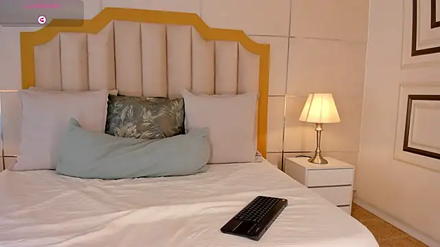 Snapshot of Crystal_Rose__ chatting on 03-05-26, 11:51 Crystal Rose online show from 03-05-26, 11:51