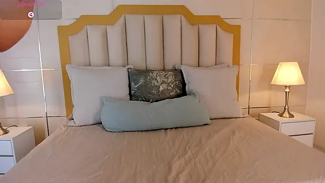 Snapshot of Crystal_Rose__ chatting on 03-20-26, 11:11 Crystal Rose online show from 03-20-26, 11:11