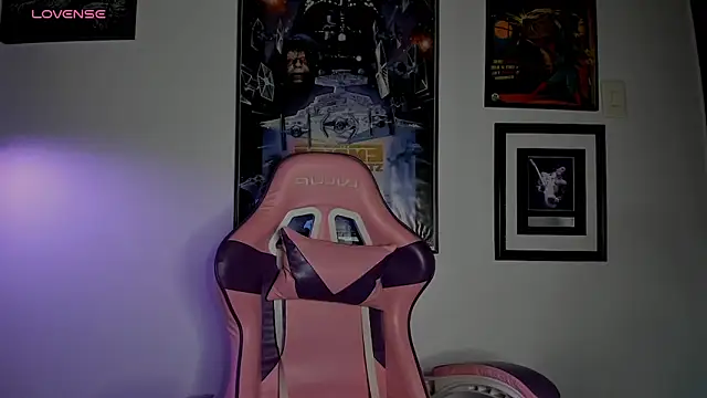 luckylaura online show from 02-18-26, 01:36