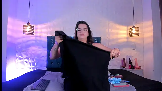 Snapshot of samantha_foxyy chatting on 04-19-26, 11:44 samantha foxyy online show from 04-19-26, 11:44