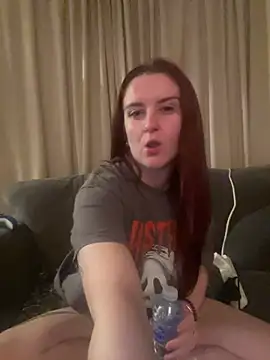 Snapshot of PoppySlut6999 chatting on 02-14-26, 09:37 PoppySlut6999 online show from 02-14-26, 09:37