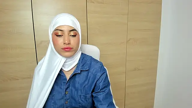 Snapshot of LAY_LA_ chatting on 02-23-26, 09:04 LAY LA online show from 02-23-26, 09:04