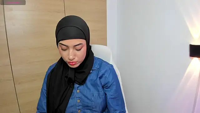 Snapshot of LAY_LA_ chatting on 02-13-26, 10:10 LAY LA online show from 02-13-26, 10:10