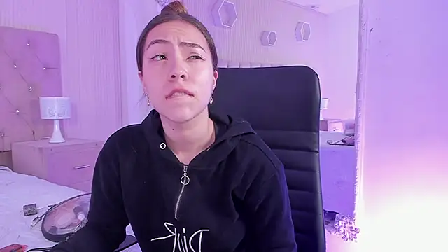 lizzyrossie online show from 02-06-26, 02:13