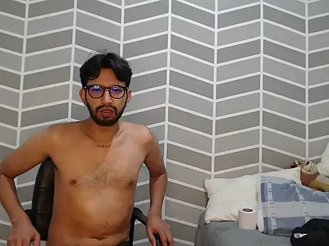 thomass1018 online show from 04-11-26, 02:19