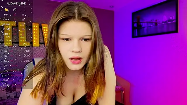 Snapshot of Lunatrend chatting on 02-14-26, 06:13 Lunatrend online show from 02-14-26, 06:13