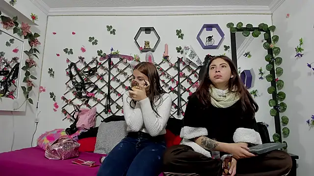 playful-girls online show from 02-05-26, 12:34