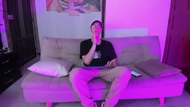 Snapshot of Vlad__night chatting on 02-27-26, 03:29 Vlad night online show from 02-27-26, 03:29