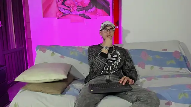 Snapshot of Vlad__night chatting on 02-11-26, 11:43 Vlad night online show from 02-11-26, 11:43