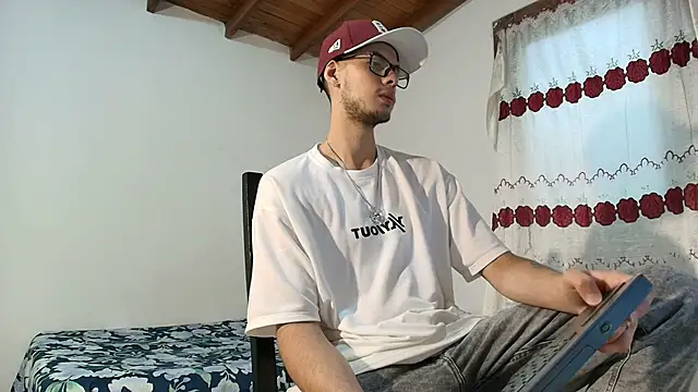 Snapshot of Vlad__night chatting on 05-24-26, 03:50 Vlad night online show from 05-24-26, 03:50