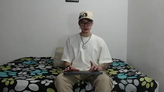 Snapshot of Vlad__night chatting on 04-29-26, 03:43 Vlad night online show from 04-29-26, 03:43