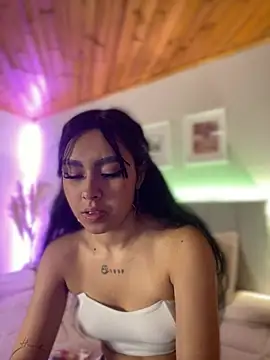 Snapshot of scarlett_pinkk1 chatting on 02-05-26, 03:13 scarlett pinkk1 online show from 02-05-26, 03:13