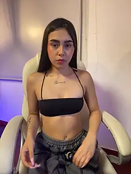 Snapshot of scarlett_pinkk1 chatting on 03-03-26, 04:52 scarlett pinkk1 online show from 03-03-26, 04:52