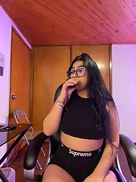 Snapshot of Violetta_pinkk1 chatting on 02-21-26, 04:03 Violetta pinkk1 online show from 02-21-26, 04:03