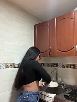 Snapshot of Violetta_pinkk1 chatting on 02-14-26, 03:29 Violetta pinkk1 online show from 02-14-26, 03:29