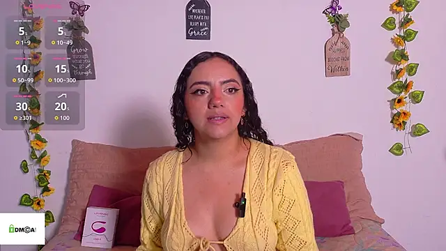 Snapshot of emiily_curly chatting on 06-04-26, 10:20 emiily curly online show from 06-04-26, 10:20