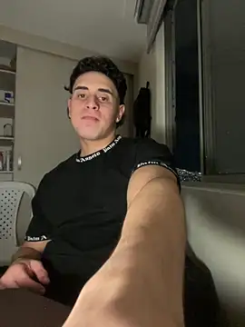 Snapshot of Maximuz1920 chatting on 02-06-26, 12:28 Maximuz1920 online show from 02-06-26, 12:28