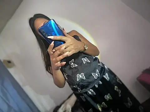 Snapshot of thebrownskingirl25 chatting on 02-14-26, 12:44 thebrownskingirl25 online show from 02-14-26, 12:44