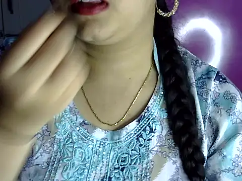 Snapshot of Cute_Aliyaa chatting on 07-09-26, 01:43 Cute Aliyaa online show from 07-09-26, 01:43