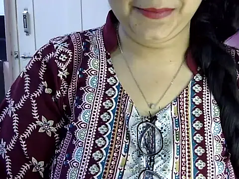 Cute Aliyaa online show from 05-29-26, 12:33