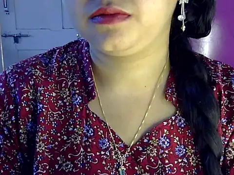 Snapshot of Cute_Aliyaa chatting on 07-13-26, 12:26 Cute Aliyaa online show from 07-13-26, 12:26