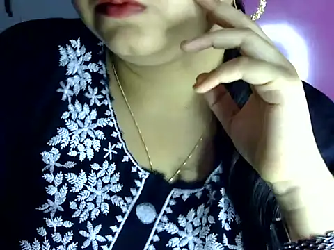 Snapshot of Cute_Aliyaa chatting on 06-30-26, 01:55 Cute Aliyaa online show from 06-30-26, 01:55