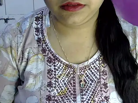 Snapshot of Cute_Aliyaa chatting on 06-18-26, 01:27 Cute Aliyaa online show from 06-18-26, 01:27