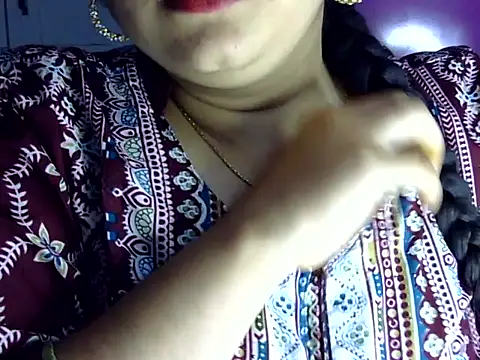 Snapshot of Cute_Aliyaa chatting on 07-08-26, 01:45 Cute Aliyaa online show from 07-08-26, 01:45