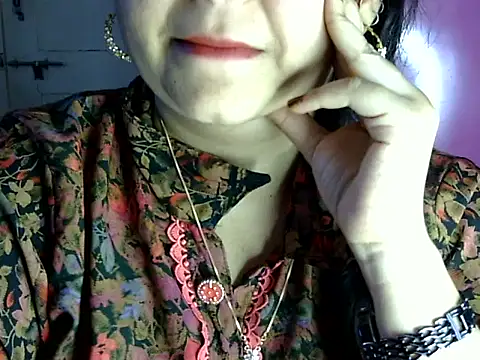 Snapshot of Cute_Aliyaa chatting on 07-05-26, 01:07 Cute Aliyaa online show from 07-05-26, 01:07