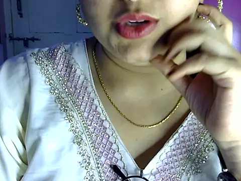 Snapshot of Cute_Aliyaa chatting on 07-07-26, 01:14 Cute Aliyaa online show from 07-07-26, 01:14